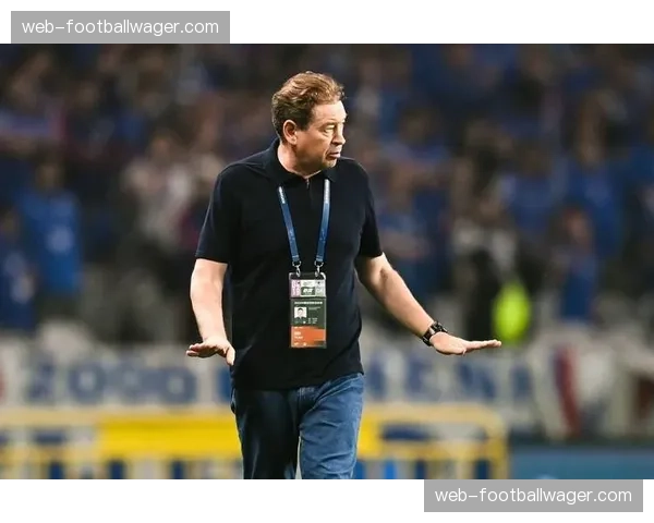 英超股东大会通过决议,下赛季将试行“球员对抗裁判”行为自动停赛规定 英超股东大会通过决议,下赛季将试行“球员对抗裁判”行为自动停赛规定